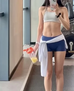 妈咪新货不少，玩了个健身小姐姐