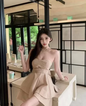 学院白皙兼职小姐姐