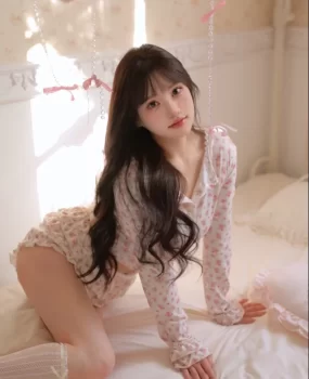 敏感水多骚逼反差学生妹