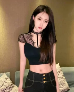 太原洗浴会所耍的18岁嫩货36d大波，木耳粉，味道香甜