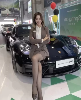 保时捷中心销售御姐黑丝长腿曼妙身姿好销魂