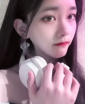 可以舌吻的小妹妹，给人不一样的刺激