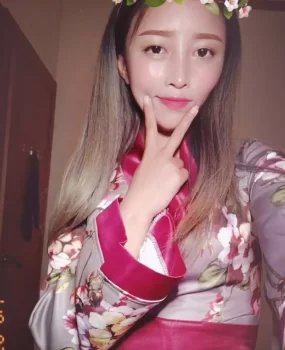 峨眉山下峨边美女