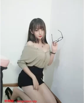 思思身材很棒，酥胸蜜桃臀满足您的任何需求！